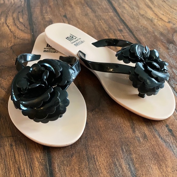 Mel by Melissa flip flop EUC - Picture 7 of 7